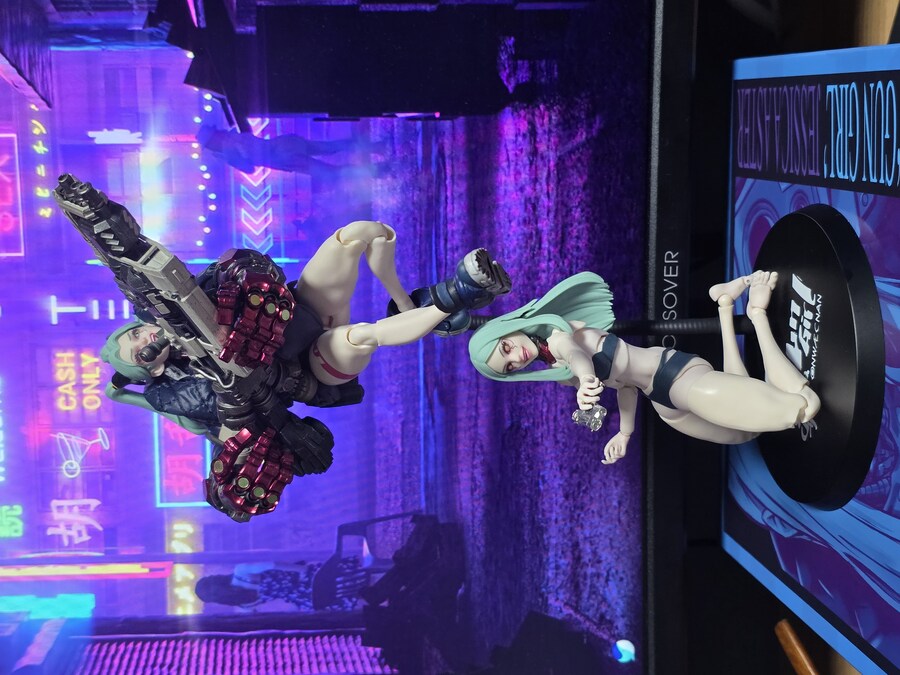 로만키 레베카 피규어_1.jpg