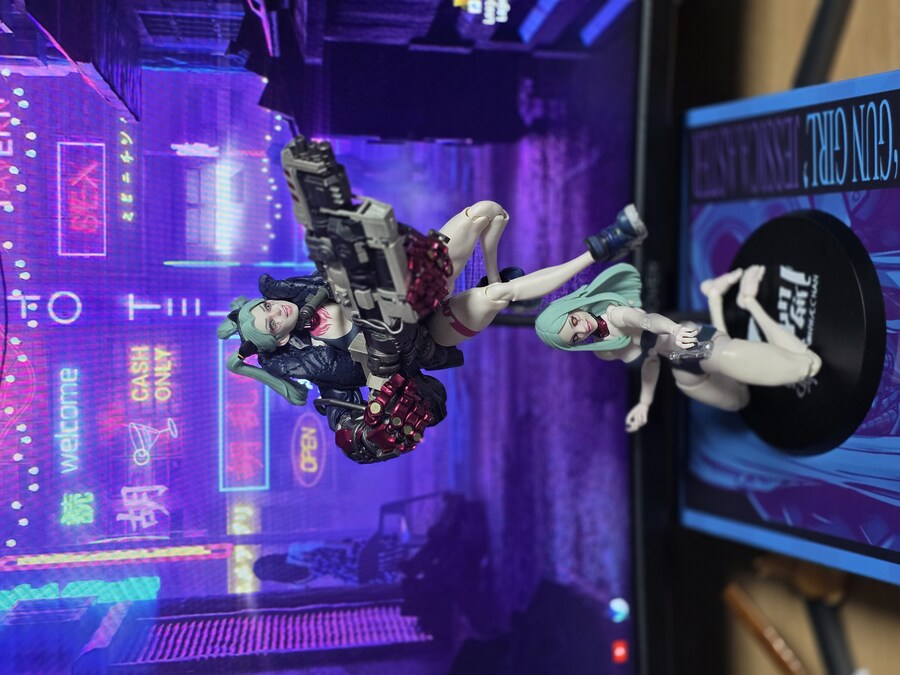 로만키 레베카 피규어_2.jpg