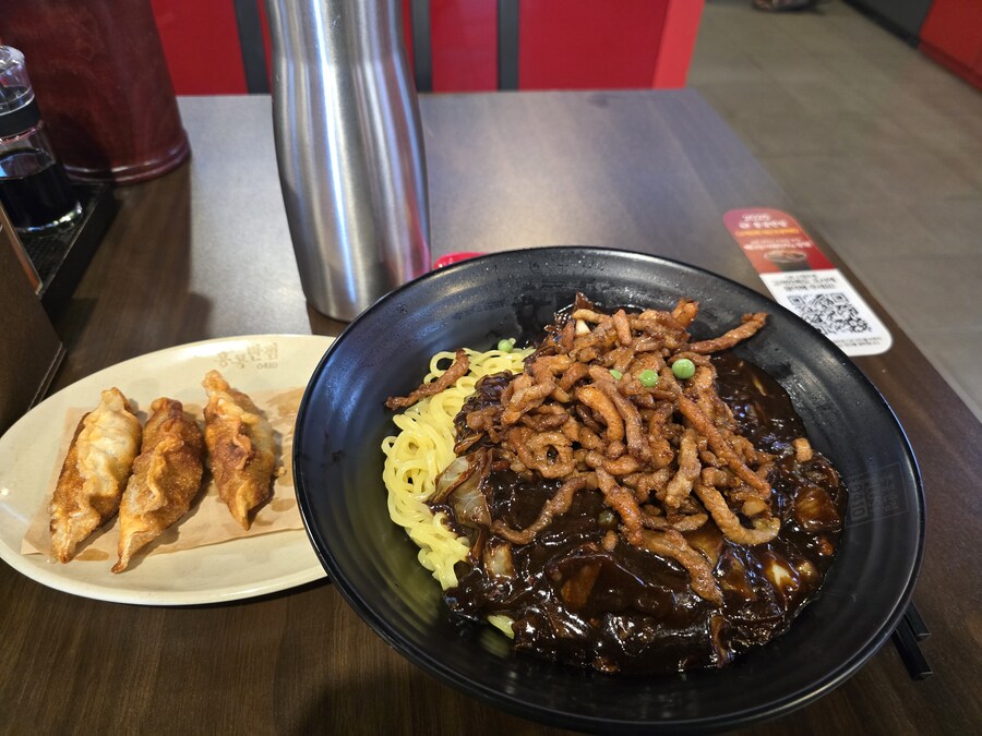 홍콩반점)짜장데이는 어제 였지만 오늘 먹는다_1.jpg
