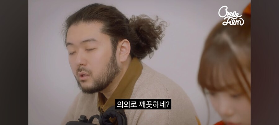 예쁜 여고생이 털보 아저씨 집에 찾아온 이유_26.jpg