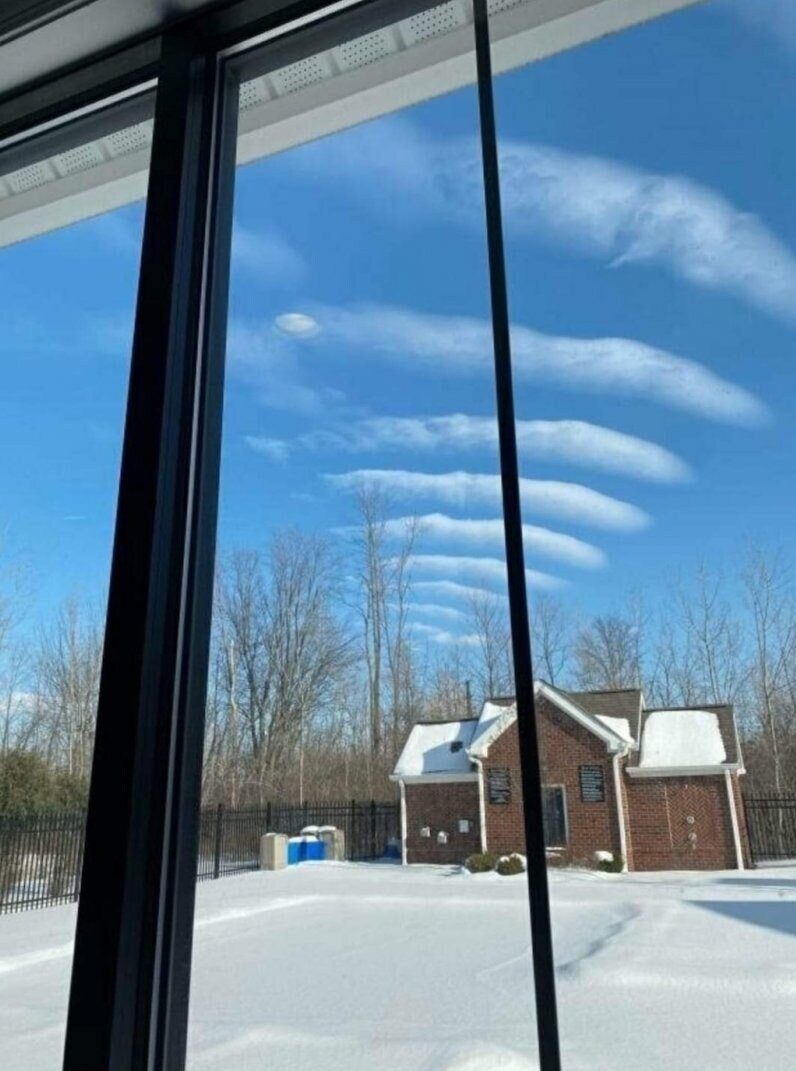 옆집 공유기 엄청비싼거 달았나보다.jpg_1.jpg