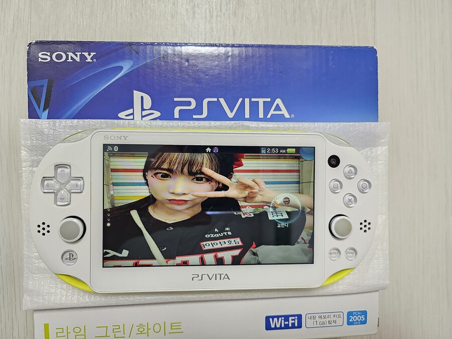 PS vita PCH 2005 라임 그린_4.jpg