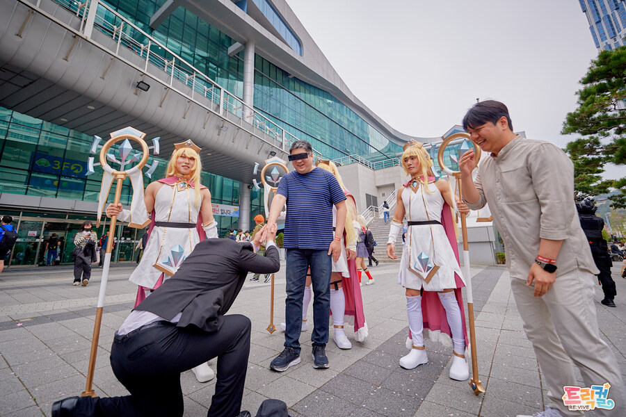 [트릭컬] 대표님 X 에르핀들의 코믹월드 나들이_10.jpg