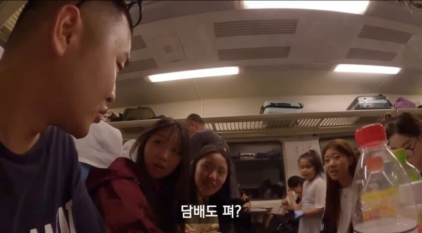 중국 여고생들에게 술담배 하는지 물어봤다 깜짝 놀란 여행 유튜버_1.jpg