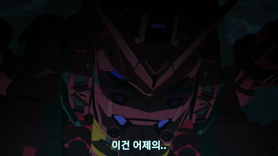 스압[기동전사 건담 GQuuuuuux]3화 비밀이 있는 두 건담 그리고 클랜 배틀_268.jpg