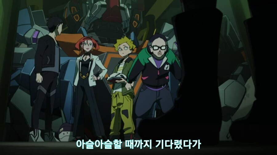 스압[기동전사 건담 GQuuuuuux]3화 비밀이 있는 두 건담 그리고 클랜 배틀_285.jpg