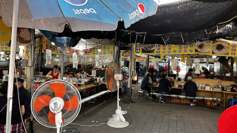 모란시장 돼지부속 무한리필, 약한 자는 못 버틴다_2.jpg