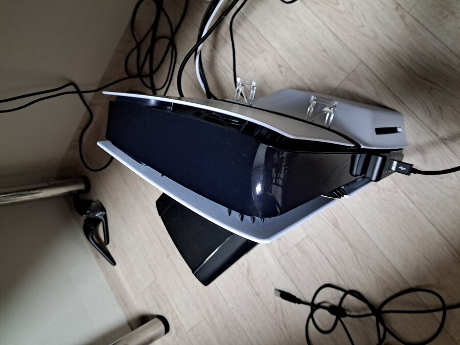 30주년기념 스티커만 사서붙임(PS5 PRO)_2.jpg