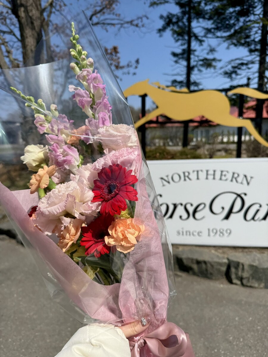 말딸,경마) 노던 호스 파크에 하고있는 리버티 아일랜드 추모식_3.jpg