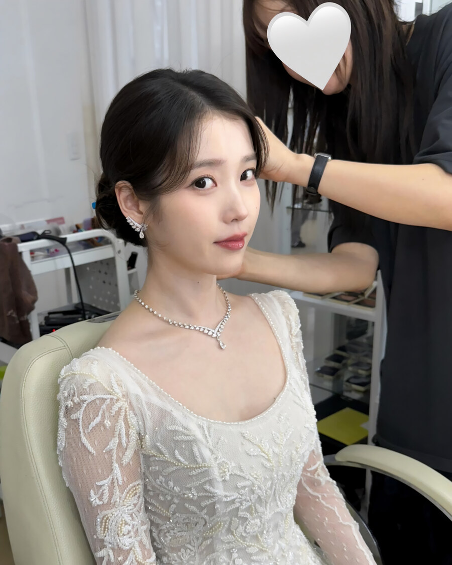 2025.05.07 아이유 인스타그램 사진 보정_3.jpg
