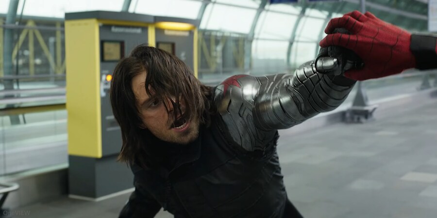 MCU)시빌워때 버키가 놀란 이유_1.png