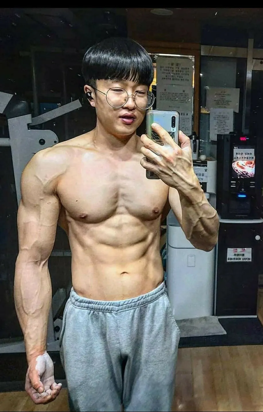 인스타에 몸자랑했을 뿐인데 유명인이된 남자