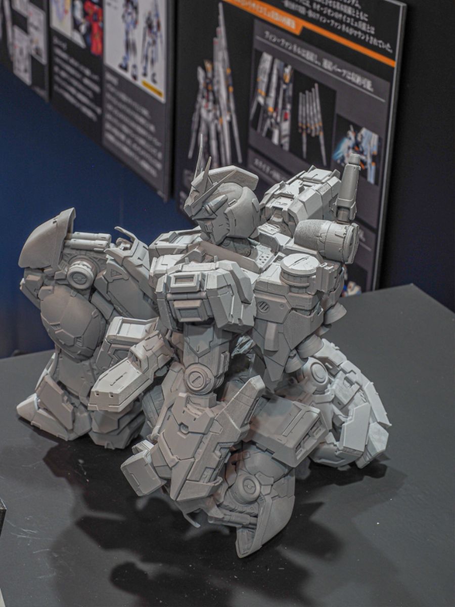 PG 언리쉬드 뉴 건담 원형 확대 전시 사진_2.jpg