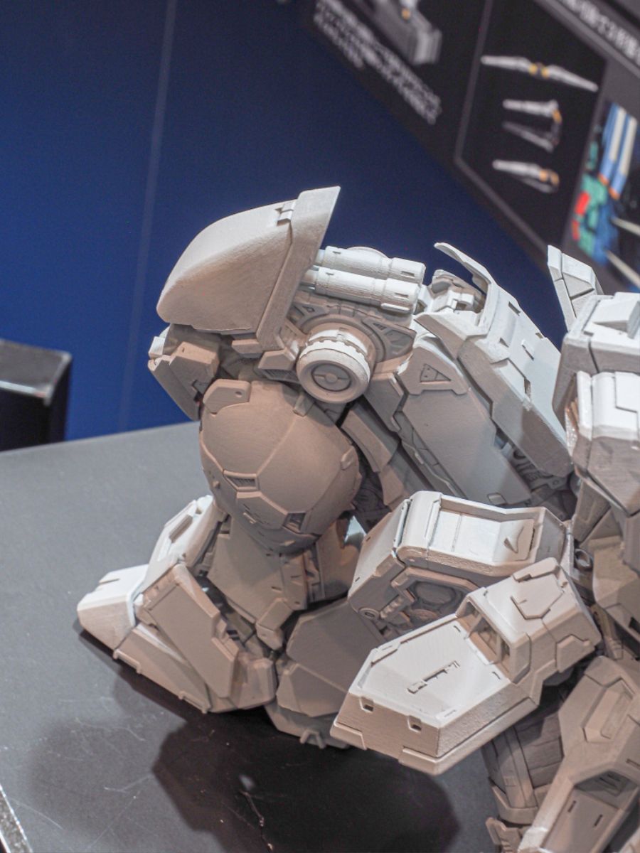 PG 언리쉬드 뉴 건담 원형 확대 전시 사진_8.jpg