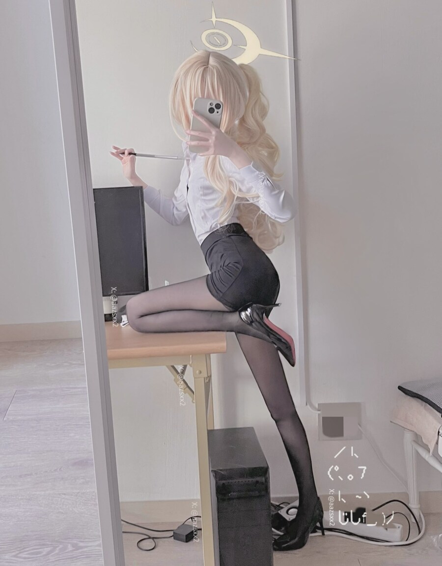 살짝 슬랜더인 코스프레녀_9.jpg