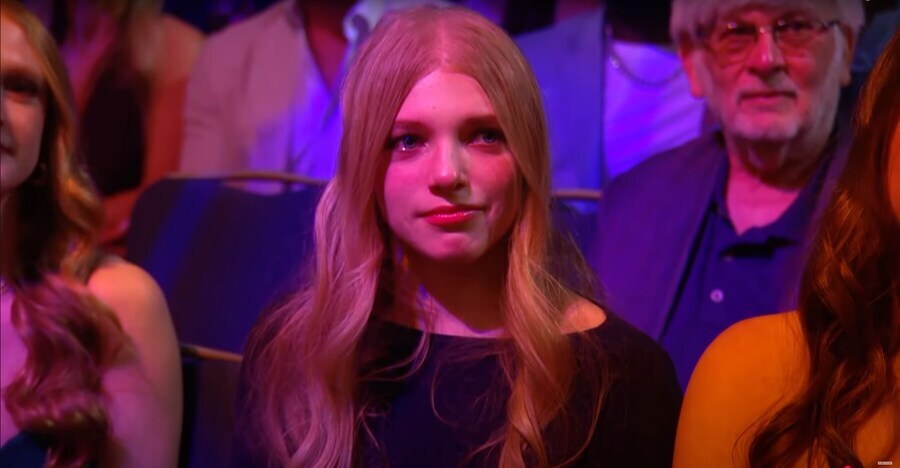 2025 WWE 명예의 전당에 등장한 트리플 H & 스테파니 맥마흔의 딸들_26.jpg