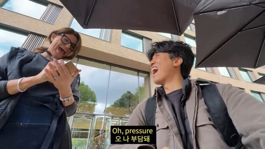 한국인 손님을 무척 부담스러워 하는 런던 햄버거집_5.jpg