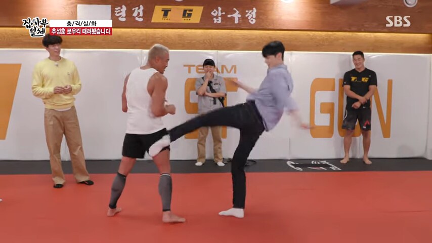 로우킥도 잘차는 차은우_7.png