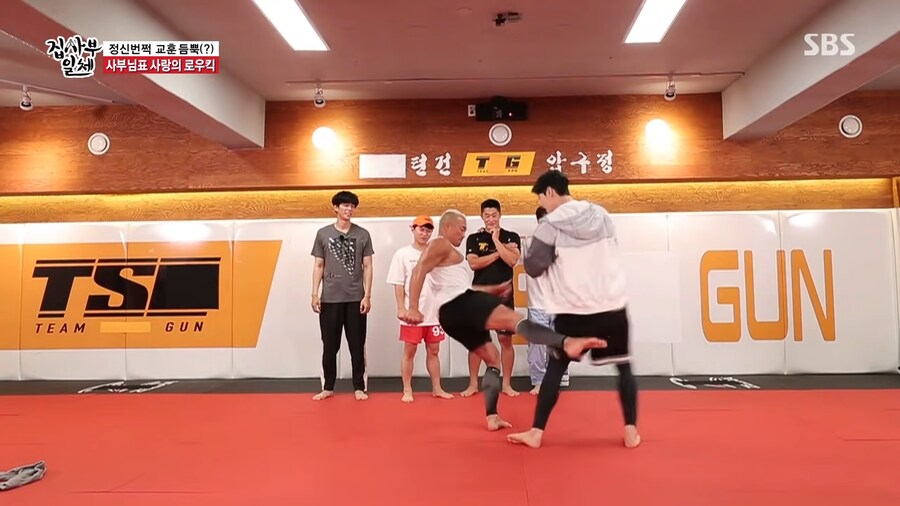 로우킥도 잘차는 차은우_13.png