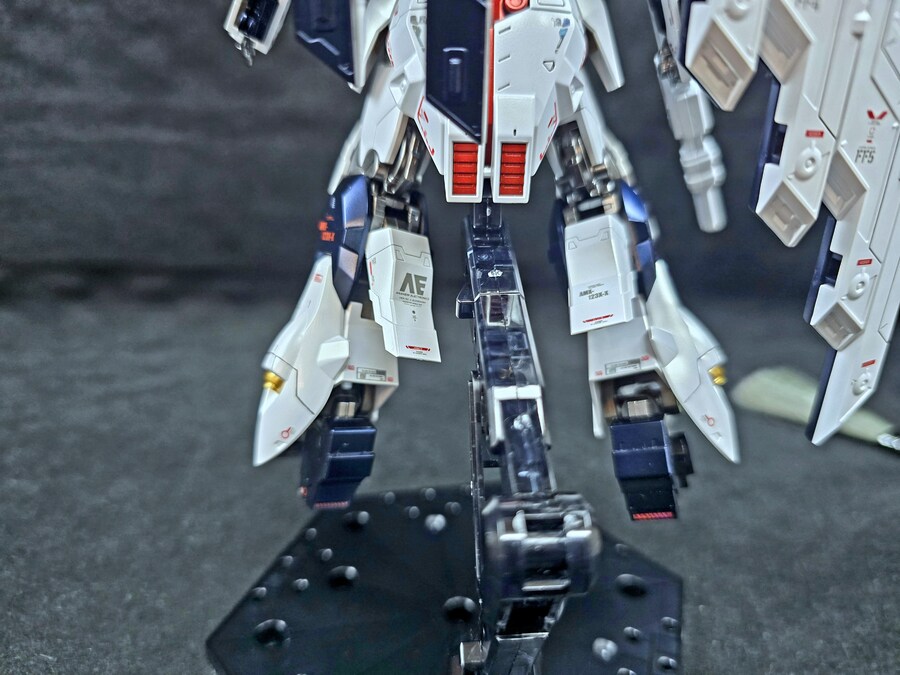 [HG] 문건담 도색 완성 (뉴건담 컬러)_11.jpg