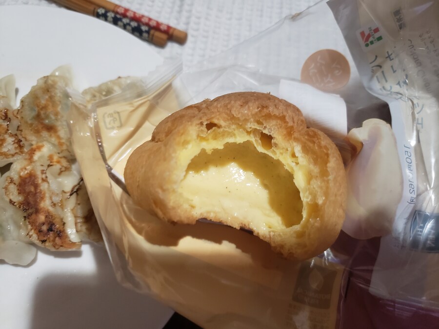 흑돼지 한입만두, 커스터드 슈_6.jpg
