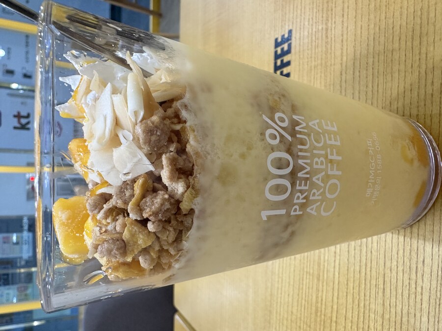 메가커피 망빙파르페 매장버전_3.jpg