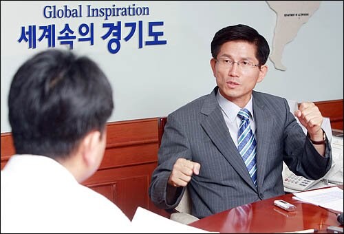 2006)"구중궁궐에 갇혀 고독한 노 대통령, 한나라당은 잡탕들이 모인 비빔밥"_1.jpg