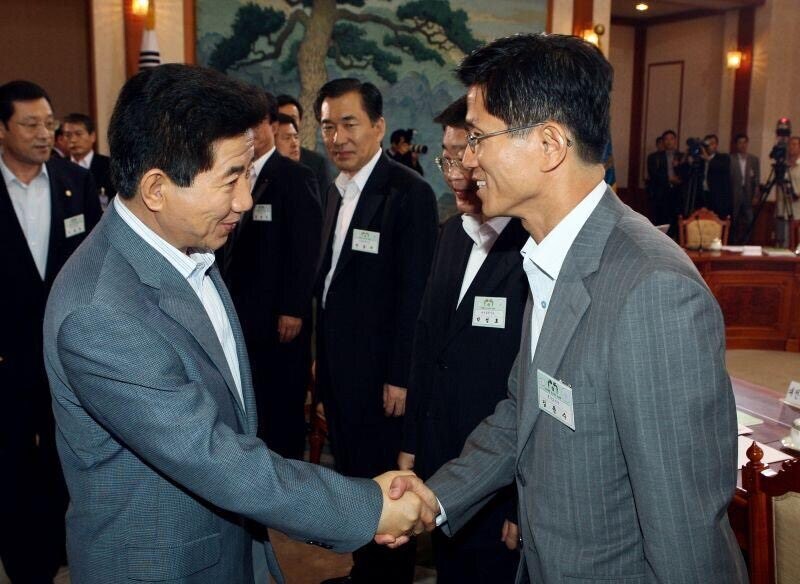 2006)"구중궁궐에 갇혀 고독한 노 대통령, 한나라당은 잡탕들이 모인 비빔밥"_3.jpg