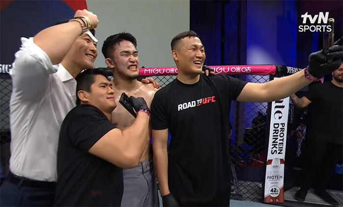 UFC 토너먼트 정찬성 제자 경기 결과 ㄷㄷㄷㄷ...GIF_2.jpg