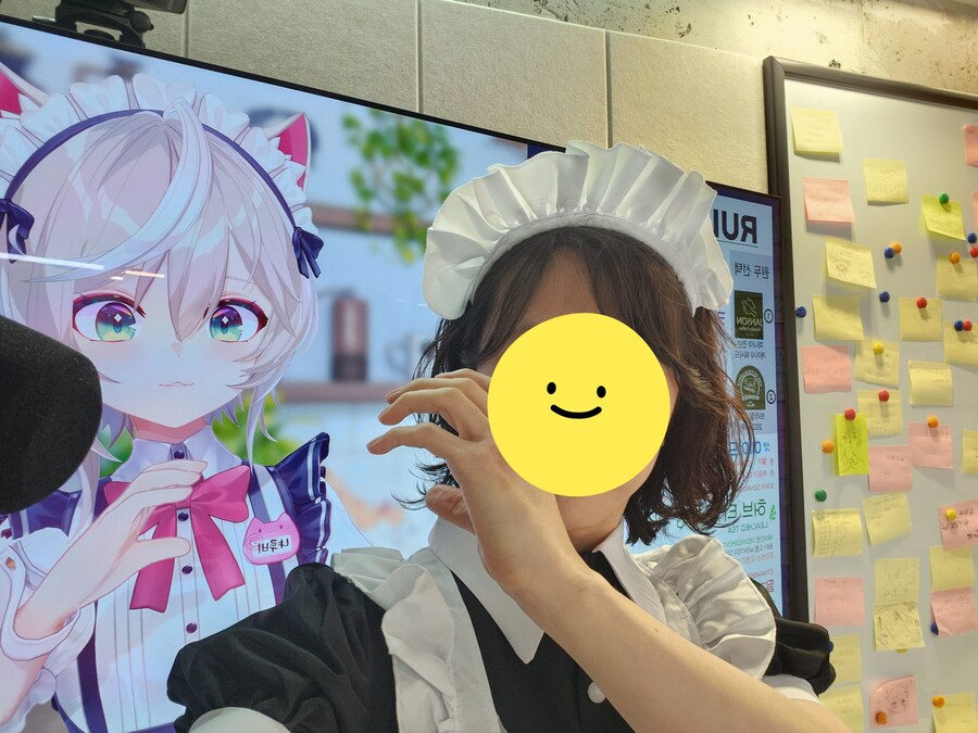 봇치냐 앞에서 메이드복을 입어보았다_2.jpg