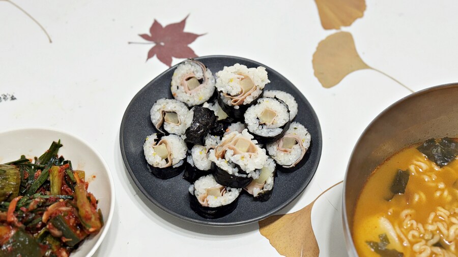 집에서 밥 해먹습니다 - 자작, 라면/꼬마김밥/유부초밥_2.jpg