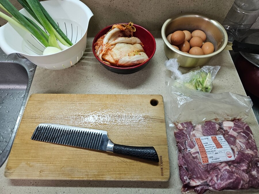 직장에서 3천원으로 해먹는 점심 김치찌개 계란말이_1.jpg