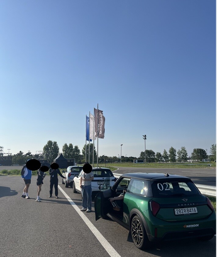 포르쉐 타고, BMW 드라이빙 센터에 가서, 미니 타고 놀고 왔습니다_5.jpg