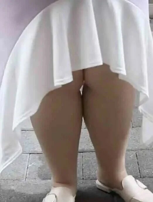 얼핏 보면 개쩌는 몸매.jpg_1.png