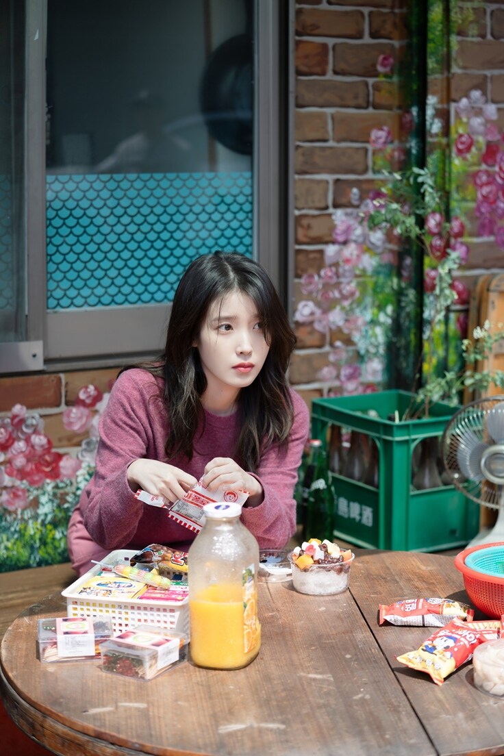 멜론 매거진, 아이유 [꽃갈피 셋] 자켓 촬영 현장_8.jpg
