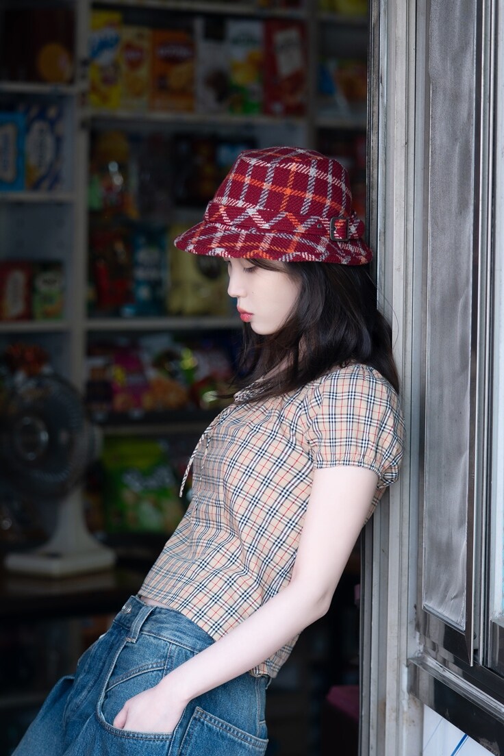 멜론 매거진, 아이유 [꽃갈피 셋] 자켓 촬영 현장_17.jpg