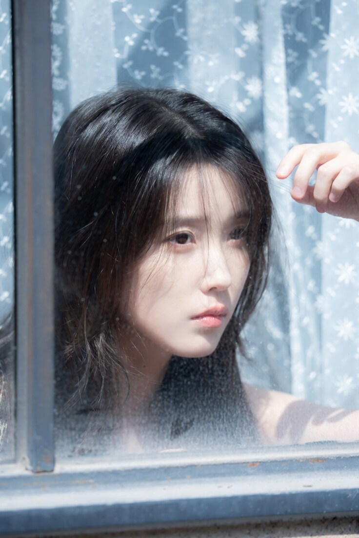 멜론 매거진, 아이유 [꽃갈피 셋] 자켓 촬영 현장_21.jpg