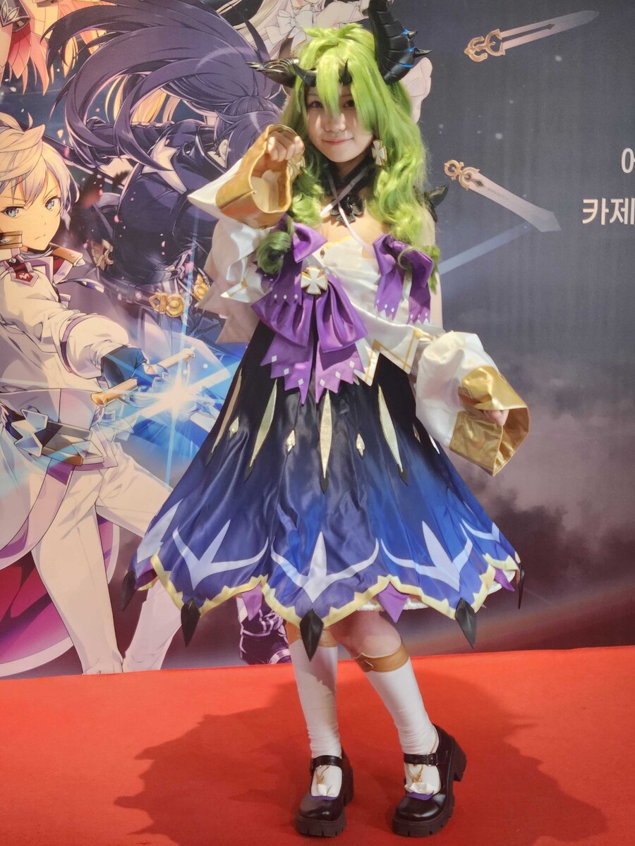 에픽세븐 코스프레입니다_2.jpg