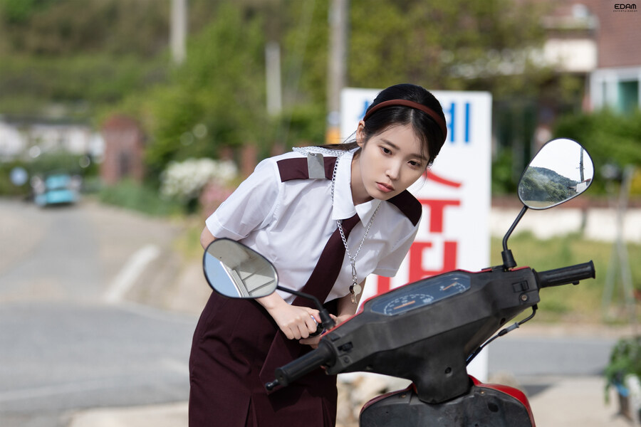 아름다운 시절 속 한 장면 ‘Never Ending Story’ MV 비하인드_4.jpg