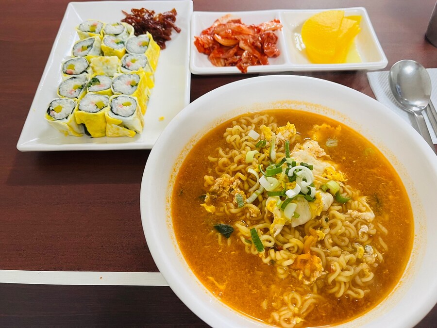 짠지 계란말이 김밥 & 라면_3.jpg