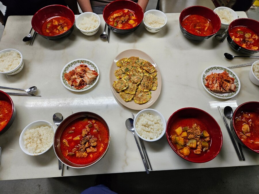 직장에서 3천원으로 해먹는 점심 고추장찌개 참치야채전_8.jpg
