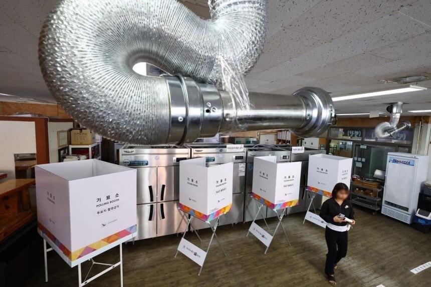 이번 선거 상상초월 투표소 레전드.jpg_1.jpg