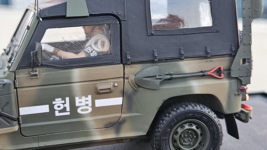 1/35 Def 육군 K131 레토나 헌병대 with LED_14.jpg
