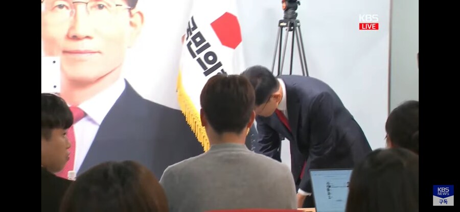 [태도보수] 문수옹 낙선인사 + 기자들 하나하나 일일이 인사_4.jpg