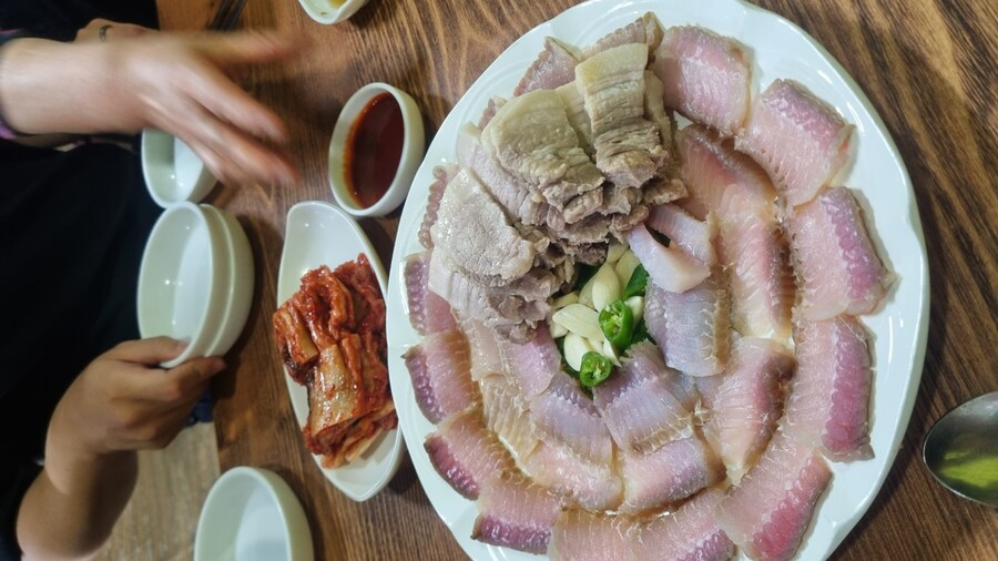 홍어 삼합 이맛에 빠지면 아멘 !!~~_1.jpg