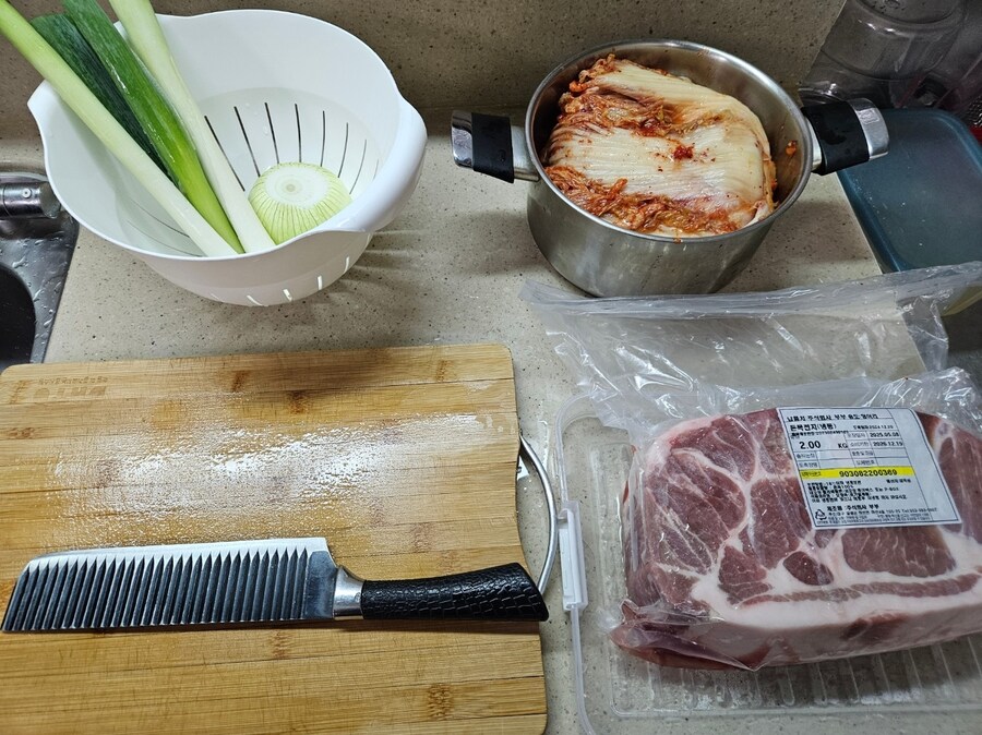 직장에서 3천원으로 해먹는 점심 김치찜_1.jpg