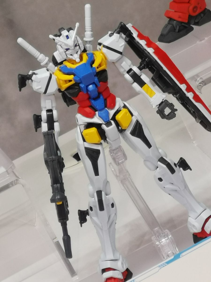 HG GQ 1/144 하얀 건담 + 경캐논 후쿠오카점 전시 사진_3.jpg