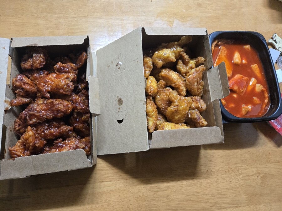오랫만에 교촌 레허순살 그리고 떡볶이_1.jpg