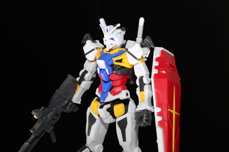 HG GQ 1/144 하얀 건담 도쿄점 전시 사진_1.jpg