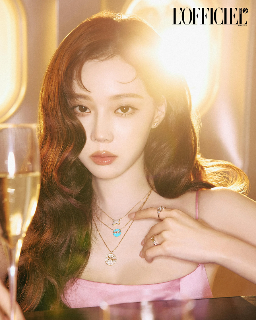 [에스파] 이 목걸이 한국에 하나밖에 없대요🙄 | 로피시엘 화보 비하인드_12.webp